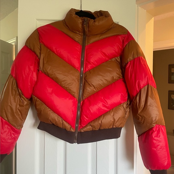 Urban outfitters bomber puffer coat. Barely worn. Zip up. - Picture 1 of 3